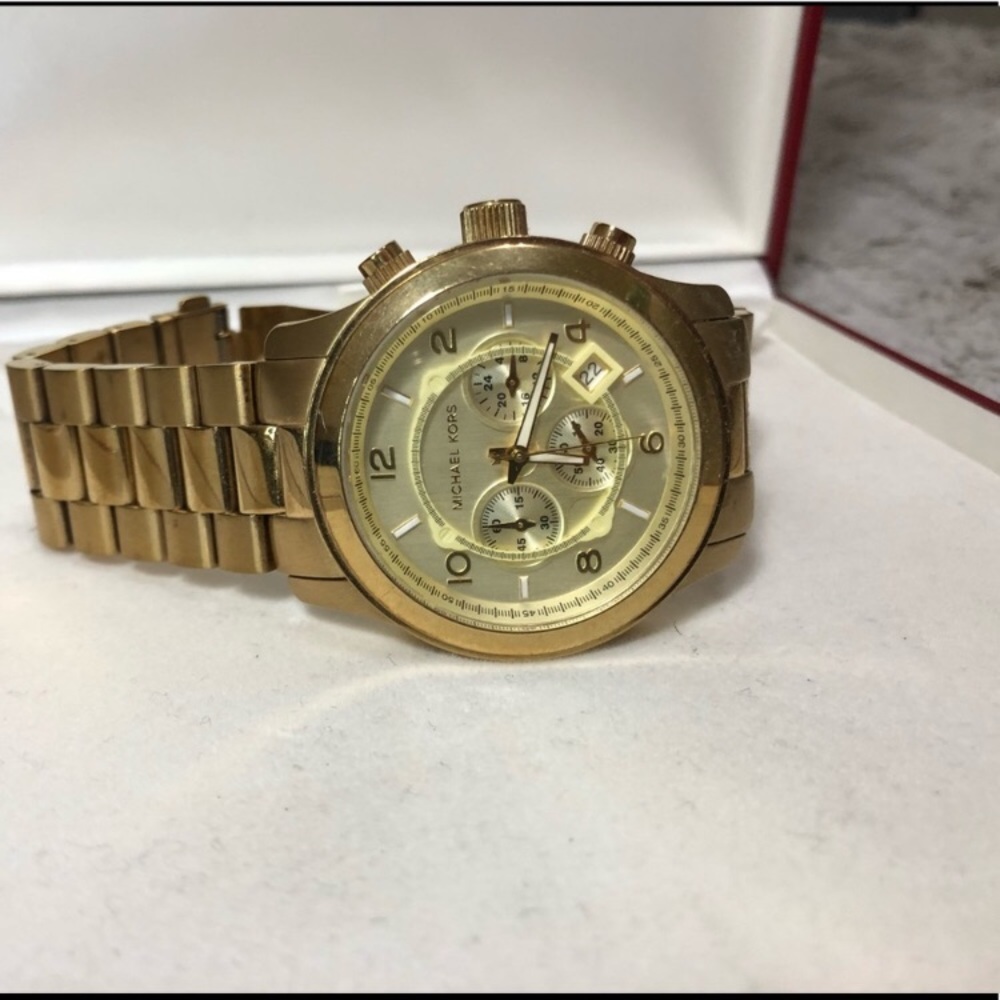THEEE Large face round women’s Michael kors watches - Picture 4 of 13
